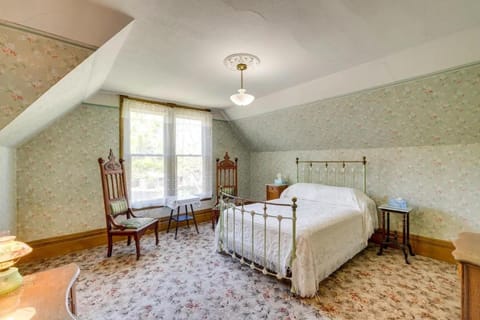 Bed, Photo of the whole room, Bedroom, hair dresser