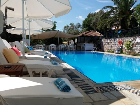 Coffee/tea facilities, Lounge or bar, Swimming pool