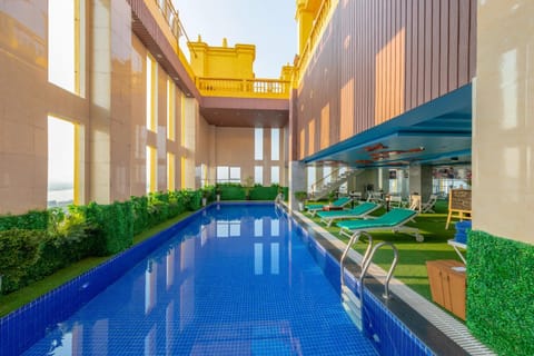Swimming pool