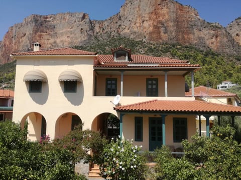 The Valkyries 2 Apartment in Leonidio