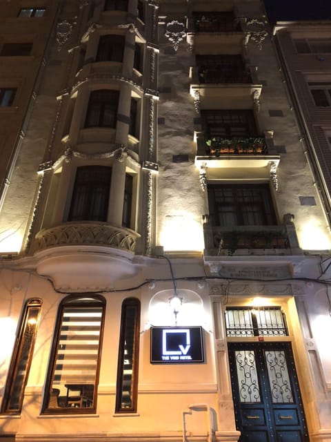 Property building, Facade/entrance, Night
