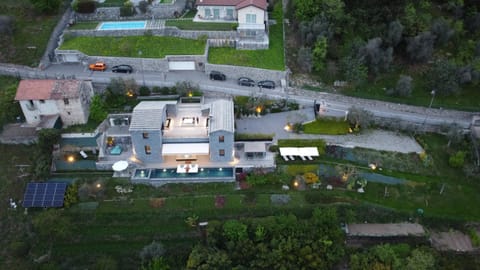 Pool view, Swimming pool, Location