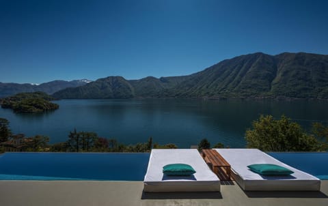 Lake view, Swimming pool