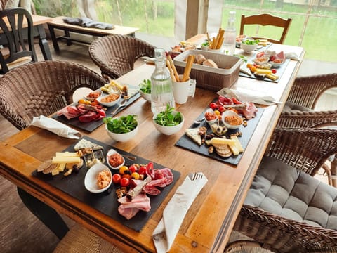 Patio, Restaurant/places to eat, Dining area, Meals