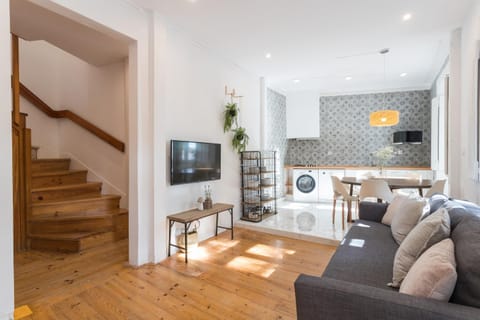 Kitchen or kitchenette, Living room, Photo of the whole room, Seating area, Dining area