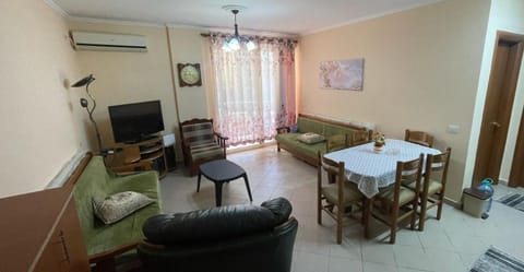 TV and multimedia, Living room, Seating area, Dining area, air conditioner