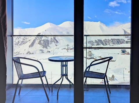 View (from property/room), Balcony/Terrace, Mountain view