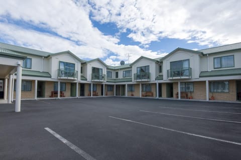 Property building, Facade/entrance, Area and facilities