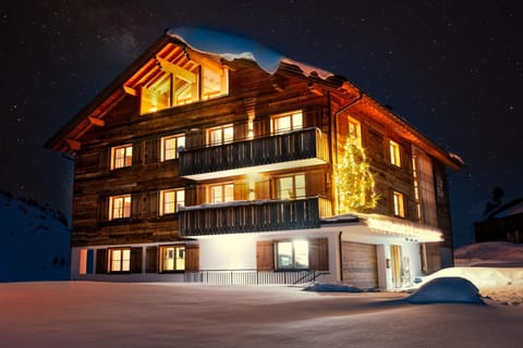 Property building, Facade/entrance, Winter, Mountain view