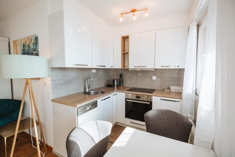 Terrace with Lake & Mountain View Apartment in Montreux