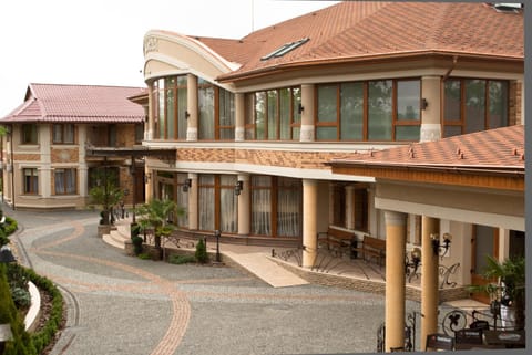 Facade/entrance