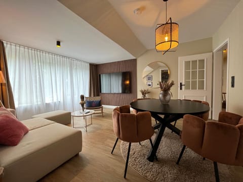 Living room, Seating area, Dining area