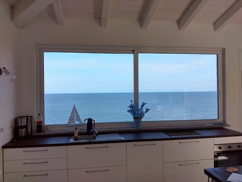 Kitchen or kitchenette, Sea view
