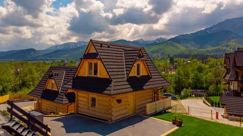 Property building, Neighbourhood, Mountain view