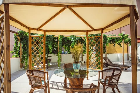 Patio, Garden, Balcony/Terrace, Internal: Not applicable to any particular room