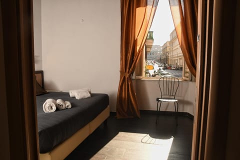 Photo of the whole room, Street view
