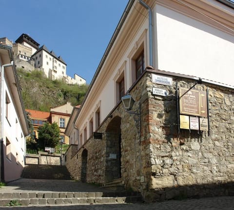 Day, Neighbourhood, Landmark view, Street view
