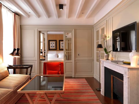 Seating area, Bedroom, flat iron