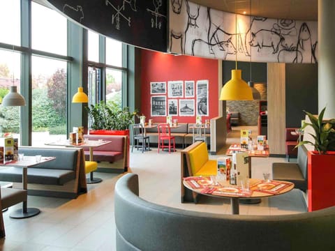 Property building, Restaurant/places to eat