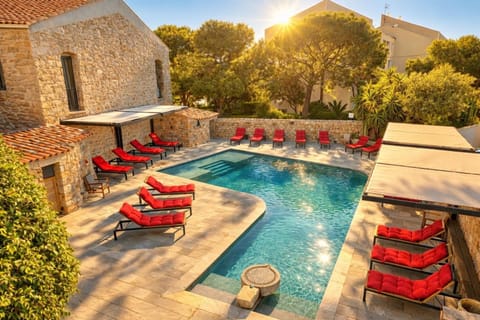 Day, Swimming pool, sunbed