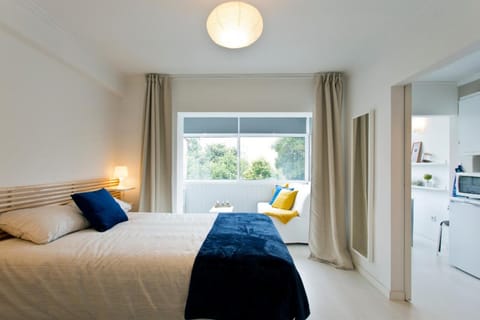 Bed, Living room