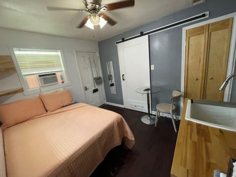 Pao and Pui Apartment in Kenner