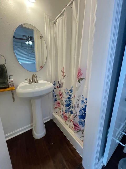 Pao and Pui Apartment in Kenner