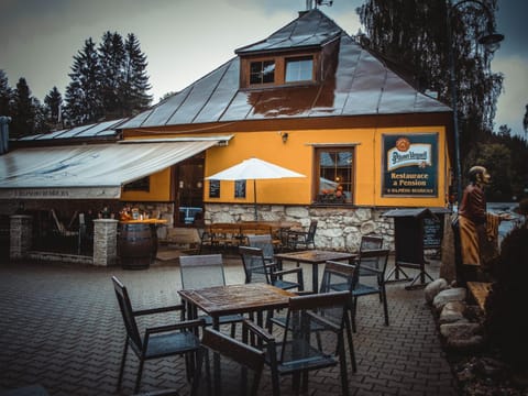 Property building, Restaurant/places to eat, Breakfast