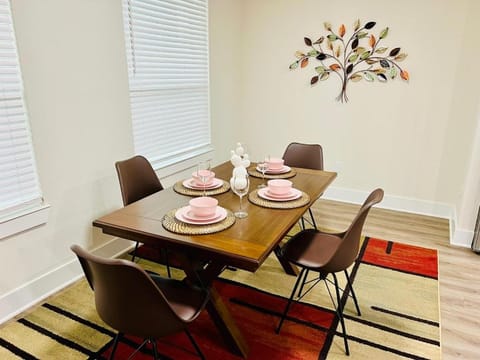 Apt 2 Bedrooms 2 Full Baths FREE Parking & FREE Laundry in Unit Apartment in The Woodlands