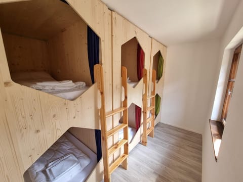 Bedroom, bunk bed