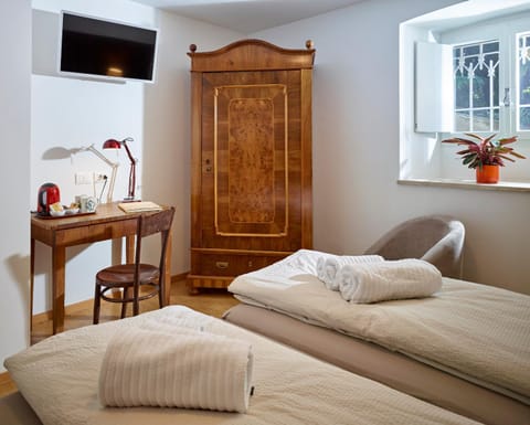 TV and multimedia, Coffee/tea facilities, Photo of the whole room, Bedroom