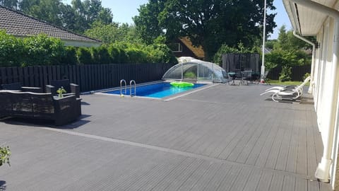 Garden, Balcony/Terrace, Seating area, Swimming pool