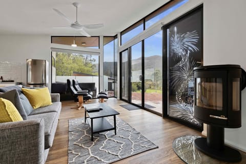 Living room, Mountain view
