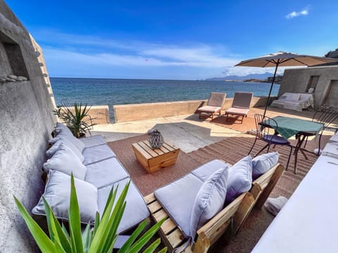 Patio, Day, Natural landscape, View (from property/room), Balcony/Terrace, Living room, Seating area, Dining area, Beach, Sea view, sunbed