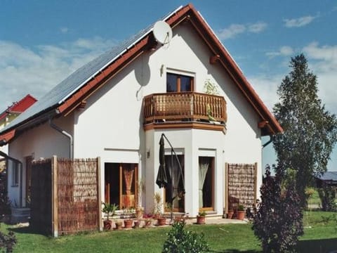 Property building, Facade/entrance, Garden