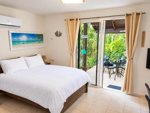 Property building, Balcony/Terrace, Bedroom