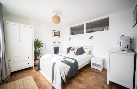 Flat 1 Teneriffe House in Lyme Regis