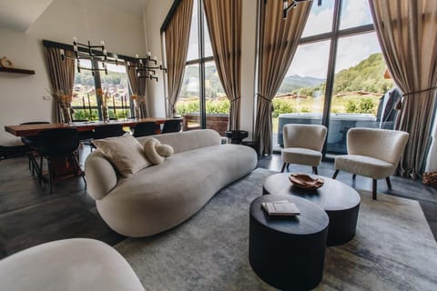 Natural landscape, Hot Tub, View (from property/room), Balcony/Terrace, Living room, Seating area, Dining area, Mountain view
