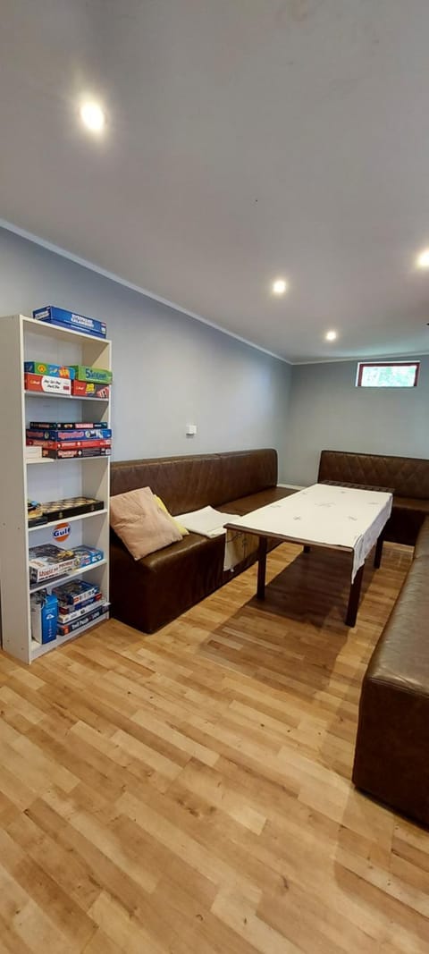 Game Room, Seating area