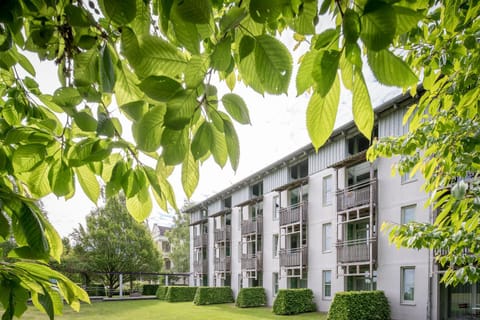 Facade/entrance, Natural landscape, Summer, Garden, Balcony/Terrace, On site