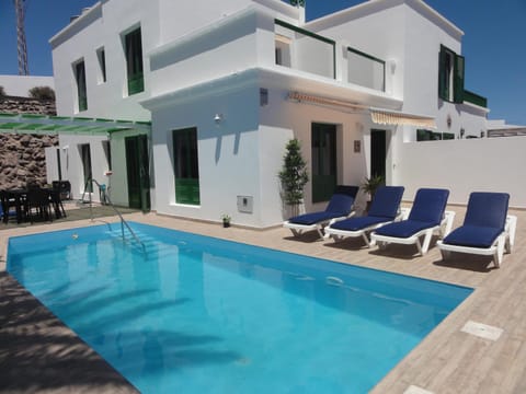 Property building, Swimming pool, Swimming pool