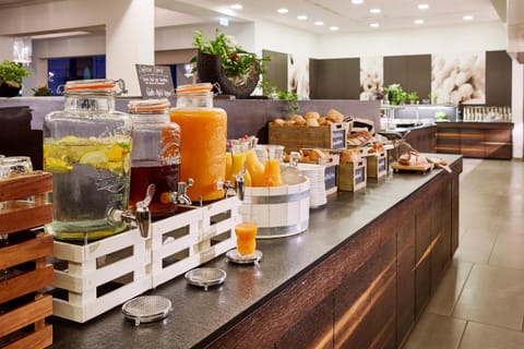 Restaurant/places to eat, Breakfast, Buffet breakfast