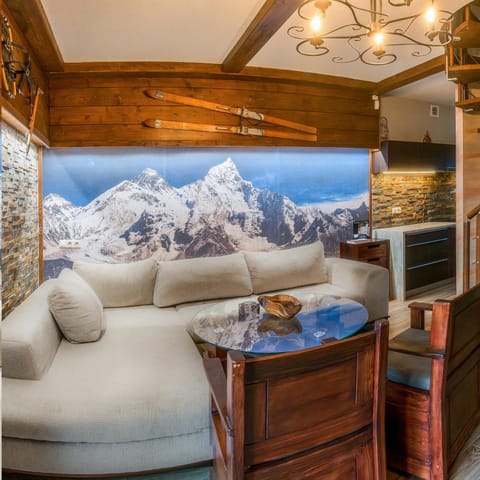 Communal lounge/ TV room, Kitchen or kitchenette, Living room