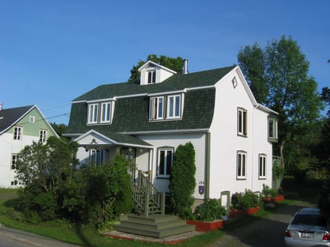 Facade/entrance, Day