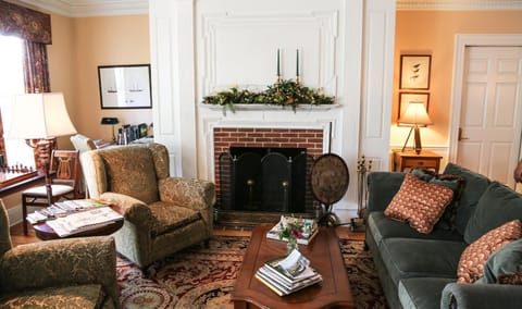 Communal lounge/ TV room, Lobby or reception