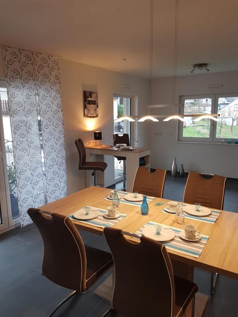 Seating area, Dining area