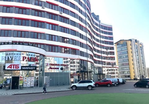 Property building, Supermarket/grocery shop, Location