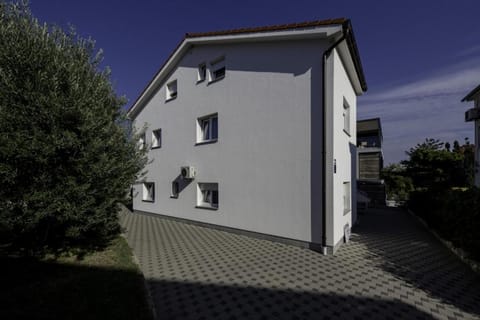 Property building, Facade/entrance, Off site