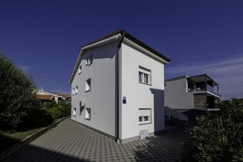Property building, Facade/entrance, Off site