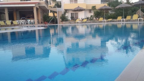 Swimming pool, Swimming pool